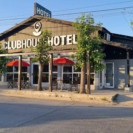 Club House Hotel ヘネラル・ロカ エクステリア 写真