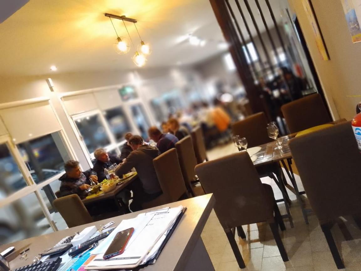 Club House Hotel ヘネラル・ロカ エクステリア 写真